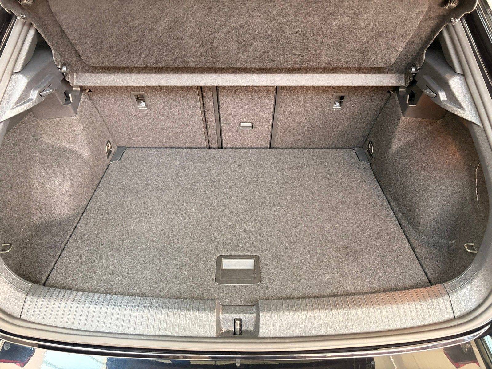 Fahrzeugabbildung Volkswagen T-Roc R-Line 2.0 TSI DSG 4M +ACC +LED + IQ.Drive