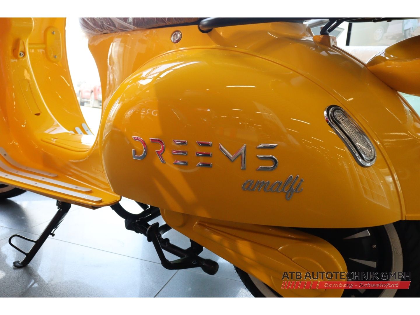 Fahrzeugabbildung DREEMS Amalfi 45 km/h inkl. Topcase zzgl. Überführungsk