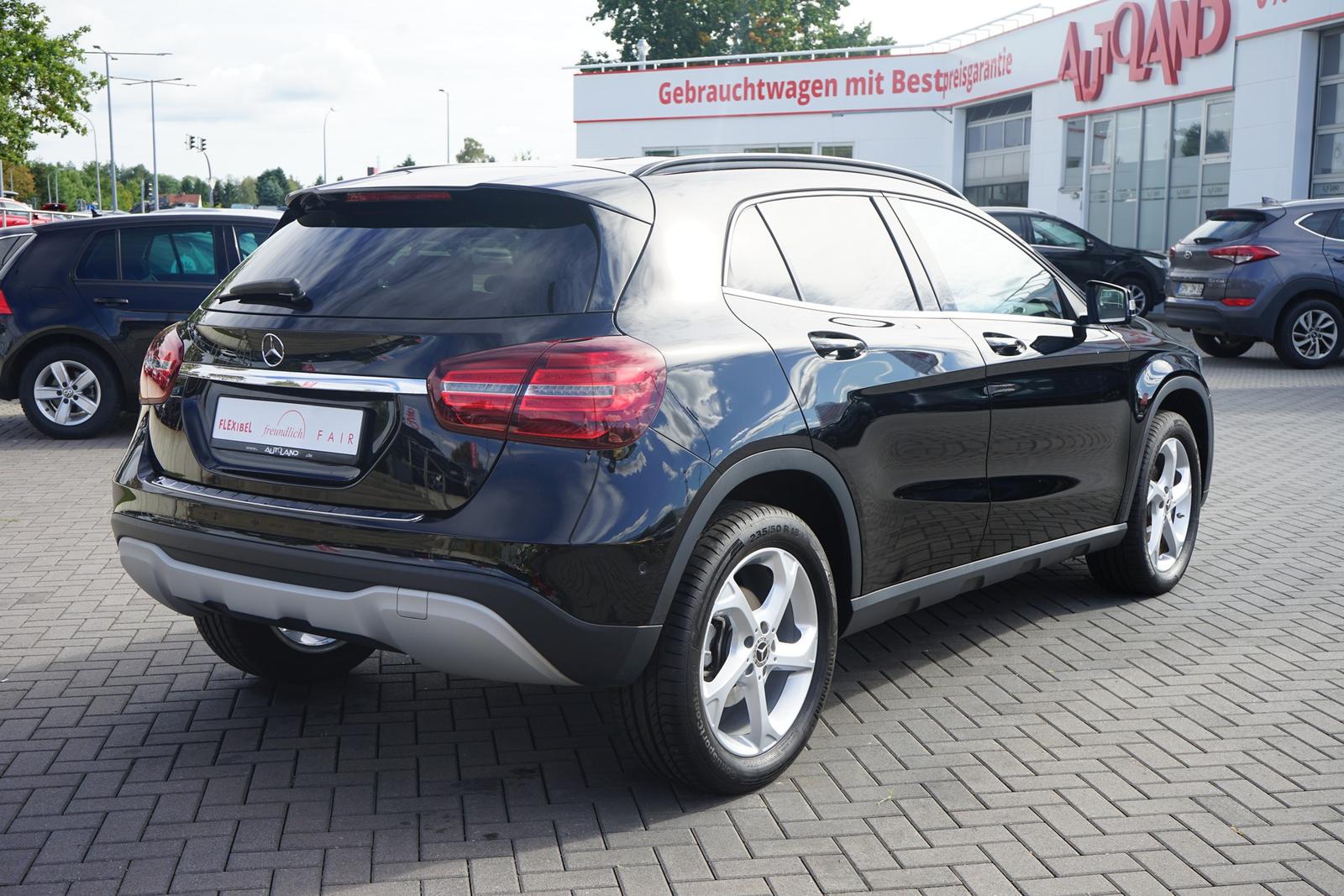 Mercedes-Benz GLA 200 Style LED Navi Sitzheizung Teilleder AHK