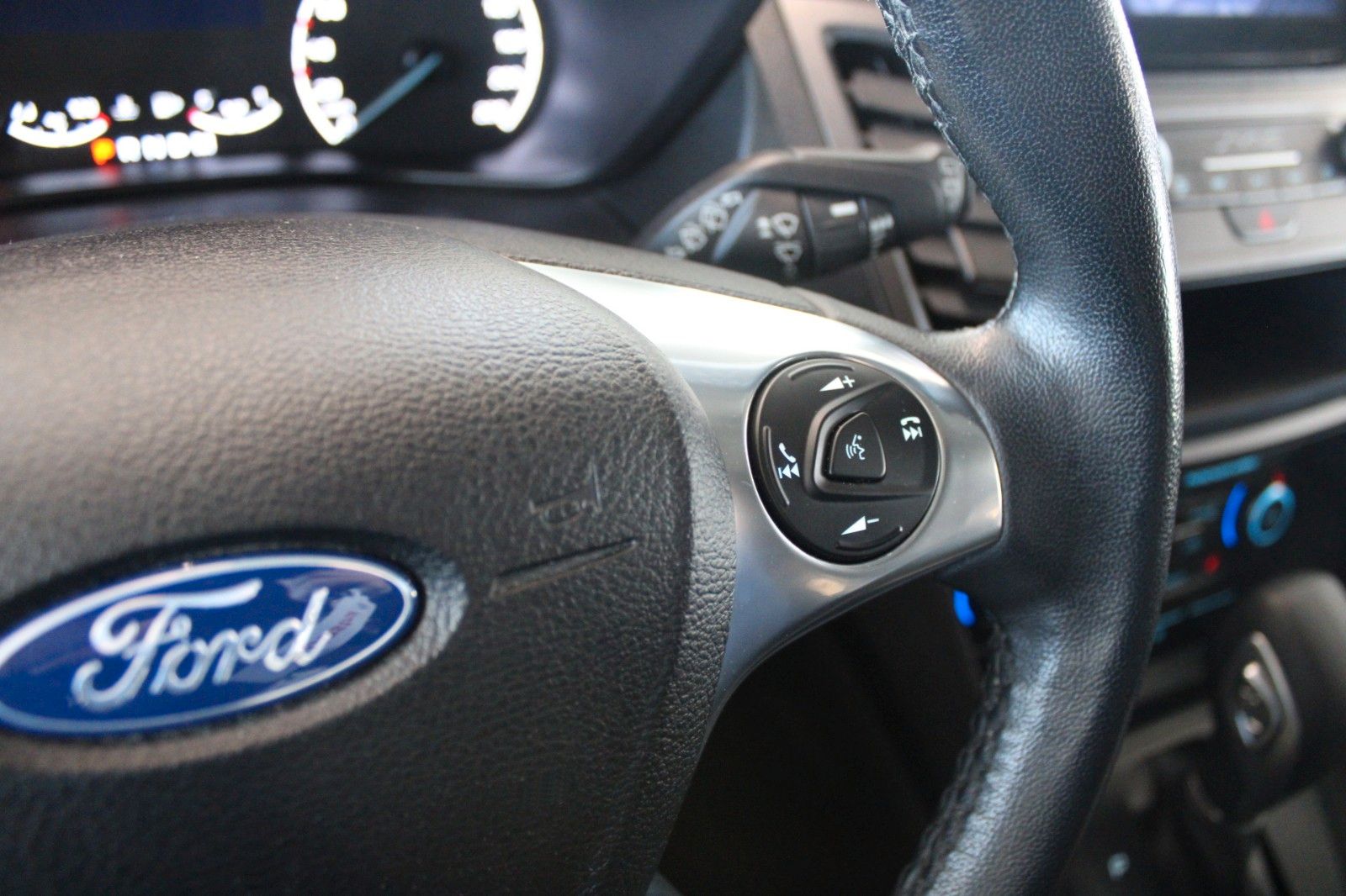 Fahrzeugabbildung Ford Grand Tourneo Connect Aut. NAVI STDHZ CAM AHK