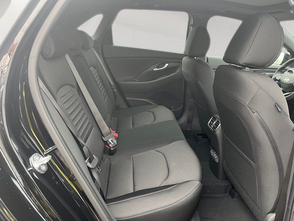 Fahrzeugabbildung Hyundai i30 1.5T 140PS DCT ADVANTAGE Plus Pano