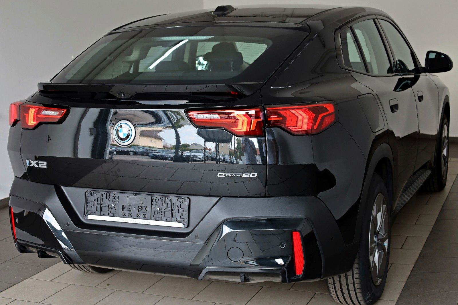 Fahrzeugabbildung BMW iX2 20 eDrive,Navi,LED,SH,Kamera,Ausparkassist