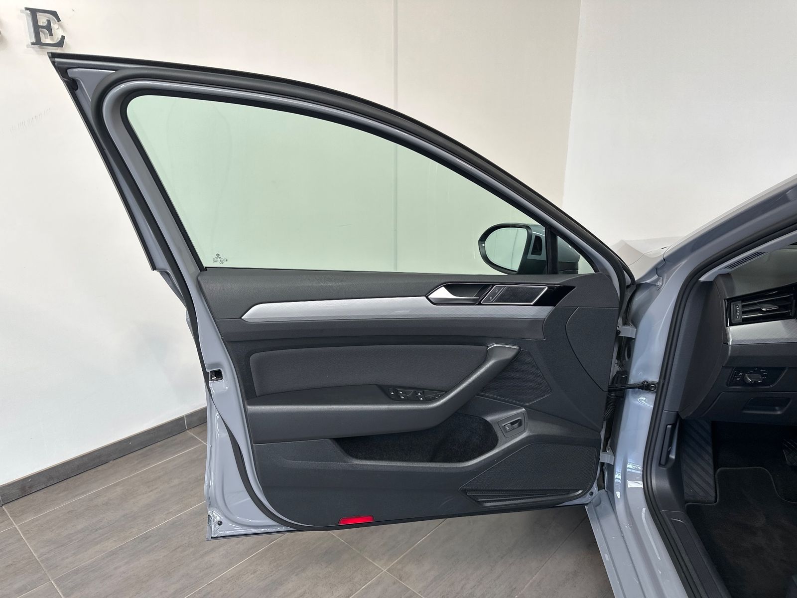 Fahrzeugabbildung Volkswagen Passat Variant Business NAV+LED+ACC+KAMERA