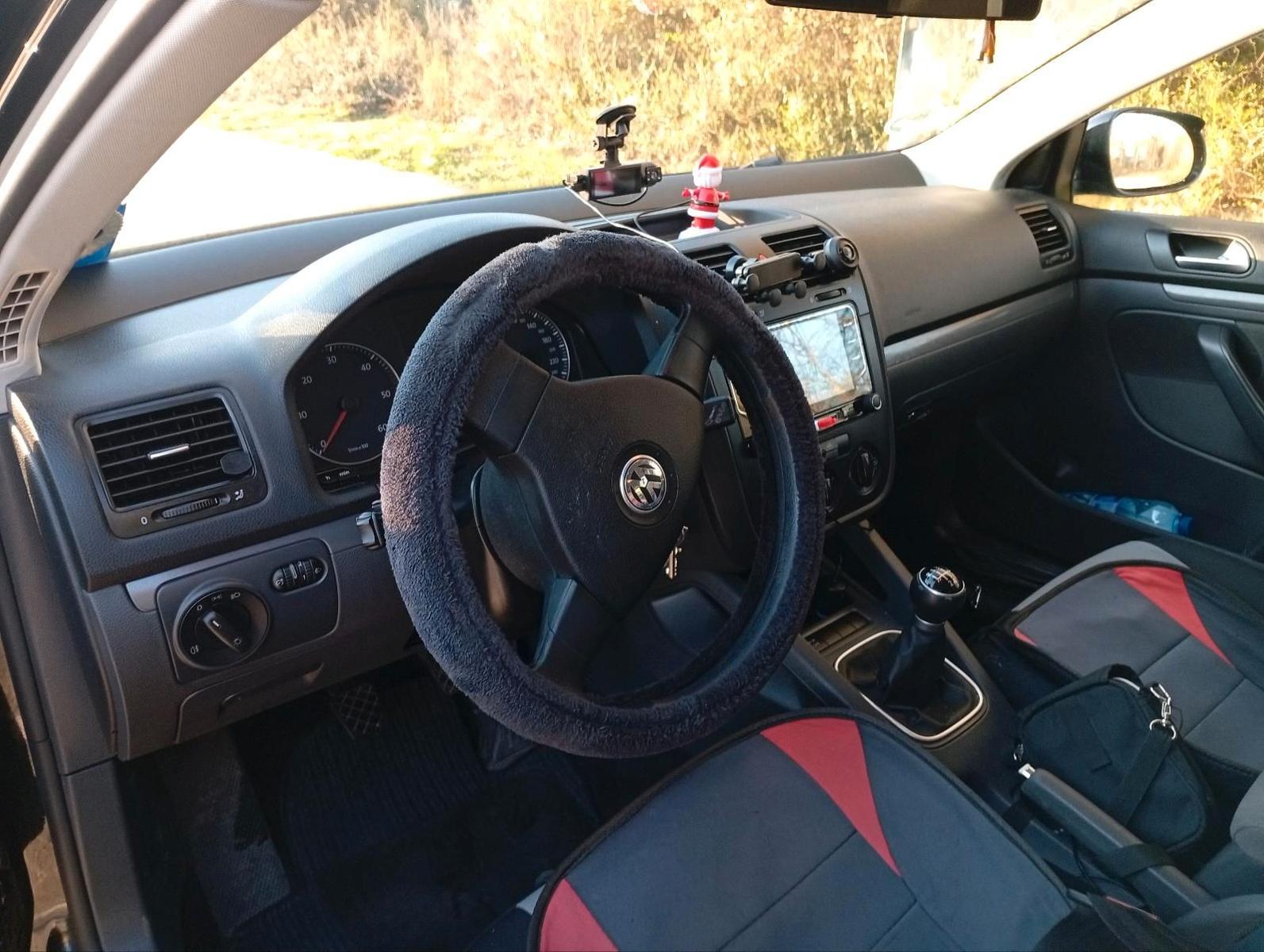 Volkswagen Golf 2009 — engine 105 HP (77kW)