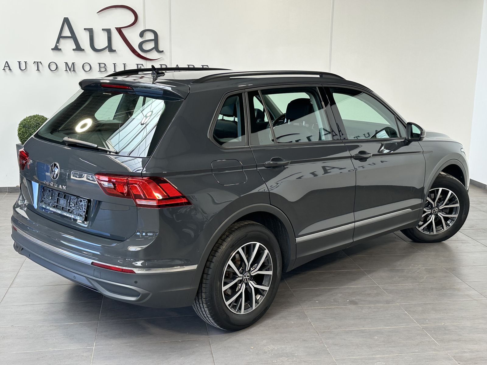 Fahrzeugabbildung Volkswagen Tiguan 2.0 TDI DSG Life NAV+LED+AHK+VCOCK+KAMERA