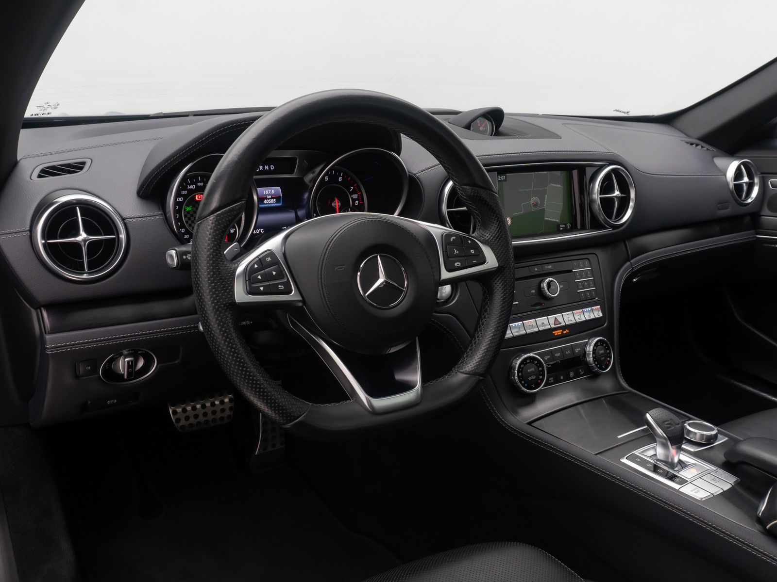 Fahrzeugabbildung Mercedes-Benz SL 400 AMG ACC Kamera H/K Komfort DAB FahrAssist