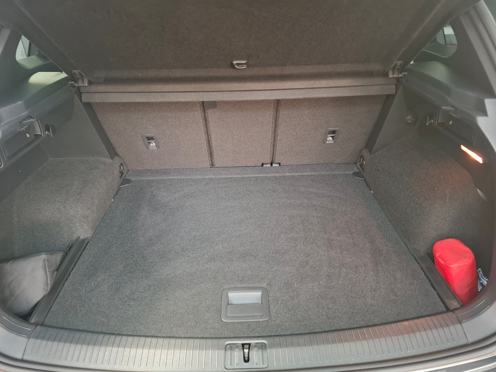 Fahrzeugabbildung Volkswagen Tiguan Highline 2.0TSI DSG 4-Motion R-Line + AHK