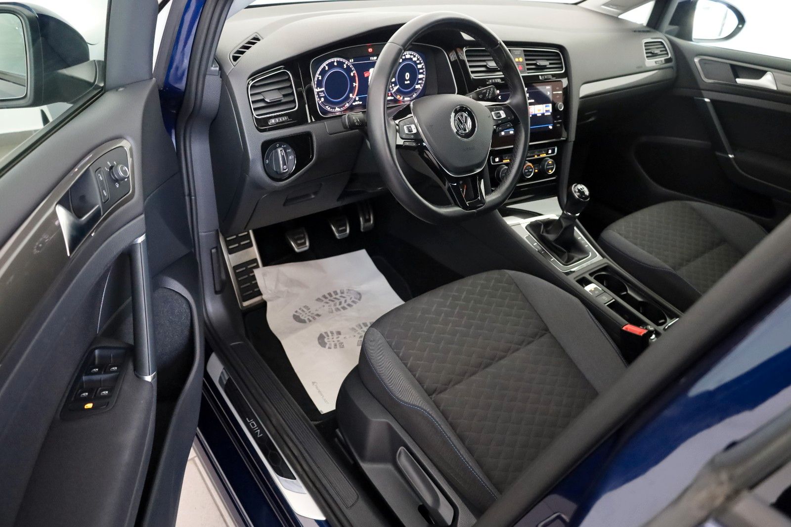 Fahrzeugabbildung Volkswagen Golf VII Lim. Join R-line, Navi,SH,ACC, SR+WR