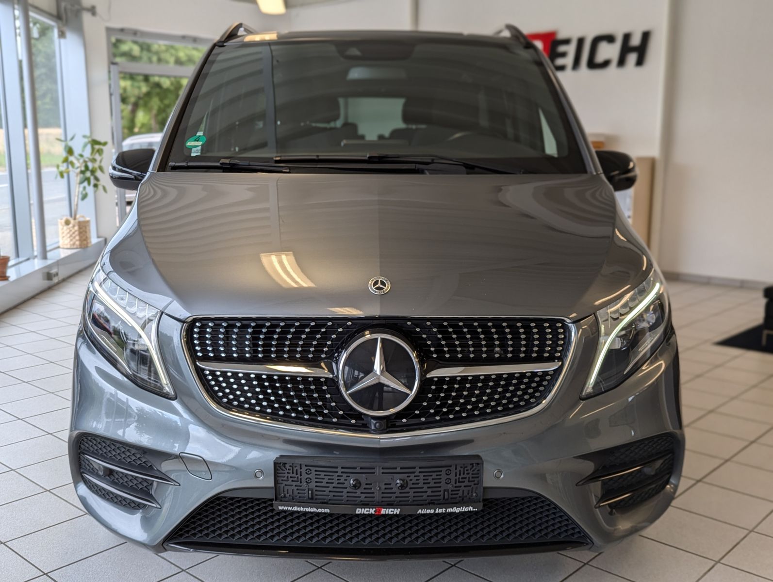 MERCEDES-BENZ V 220 d AMG EDITION lang Burmester ACC AHK StHz - Image 2