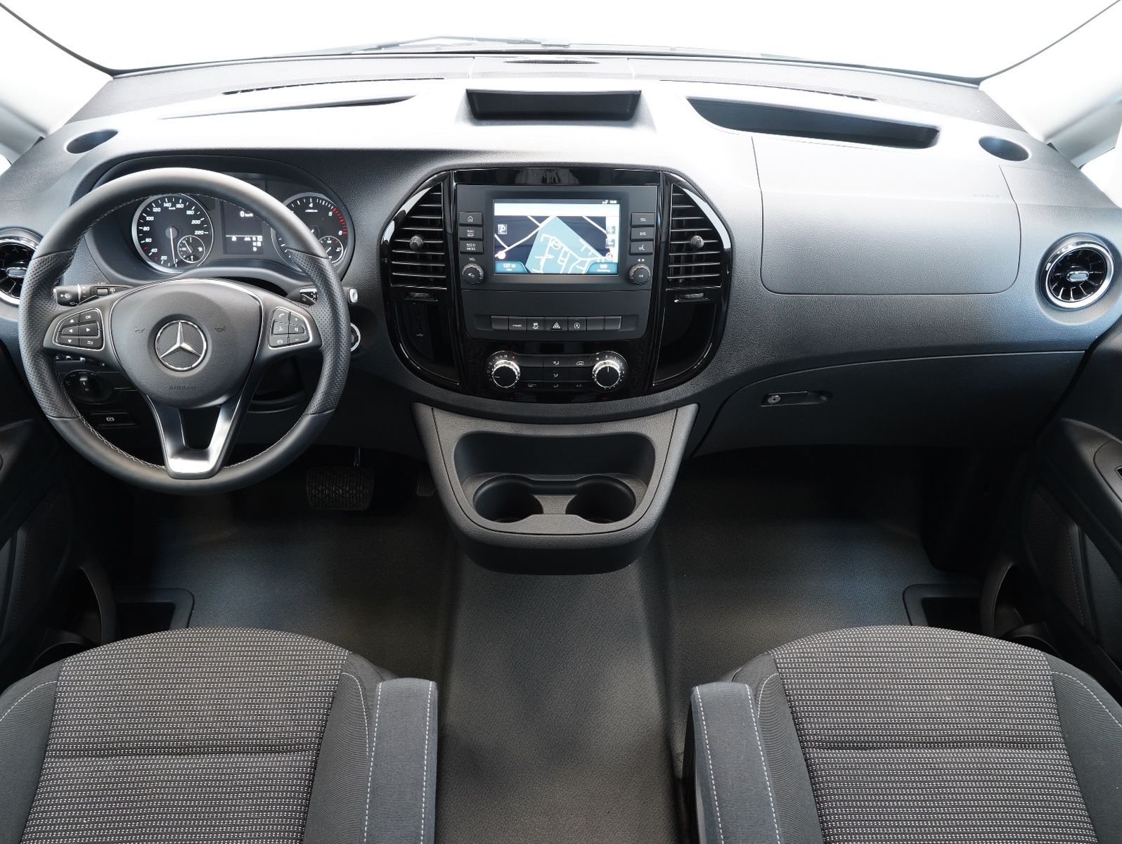 Fahrzeugabbildung Pössl VANSTAR Vito Tourer 119 CDI Pro 4x4 lang MARKISE