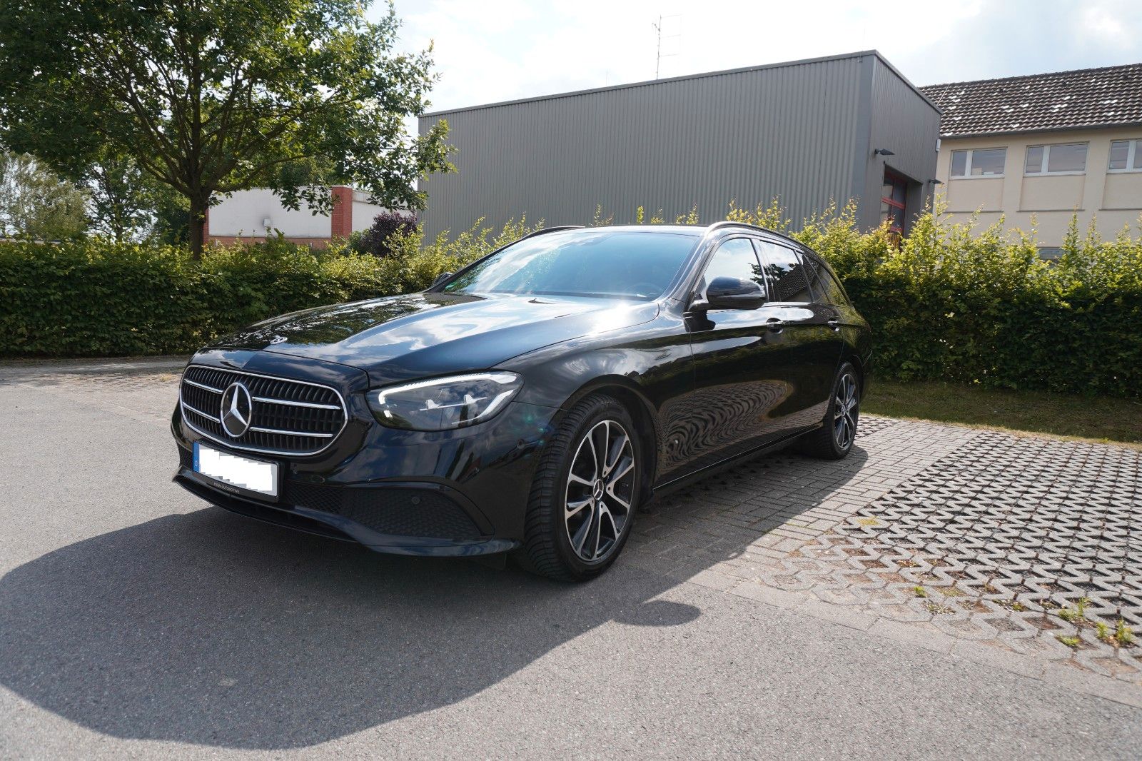 MERCEDES-BENZ E 220 d T Autom. - AHK - Teilleder - Widescreen 