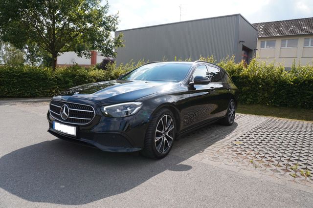 MERCEDES-BENZ E 220 d T Autom. - AHK - Teilleder - Widescreen 