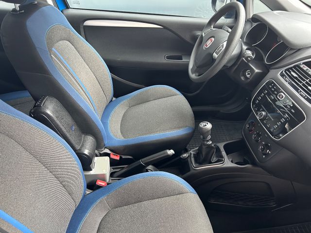 Fahrzeugabbildung Fiat Punto 1.4 Benzin+CNG++NaviZB+AllwetterRäder+