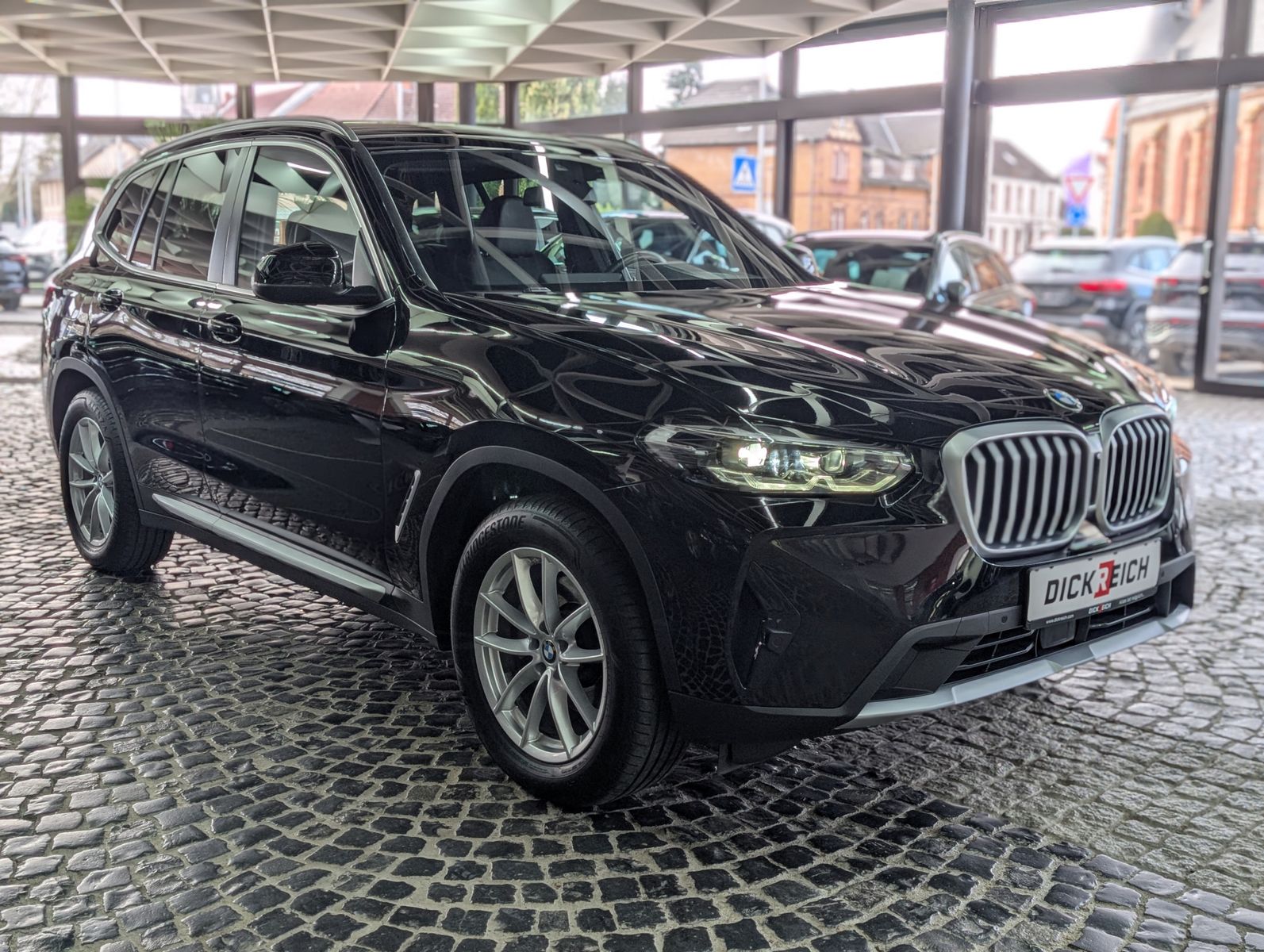 Vehicle specifications: BMW X3 xDrive 20d, tow bar, leather seats, automatic transmission, LED headlights, camera, hi-fi system