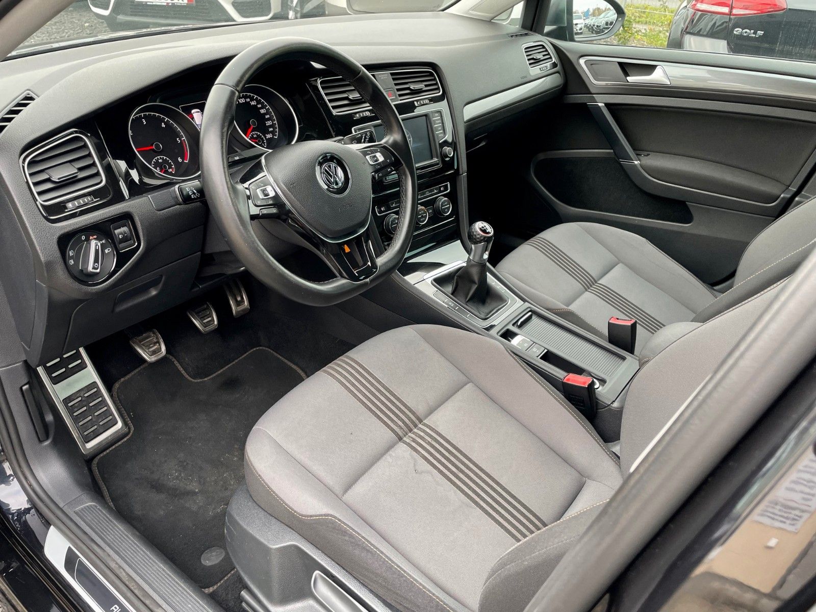 Fahrzeugabbildung Volkswagen Golf VII 2.0TDI Lim ALLSTAR Navi Kamera Tempomat