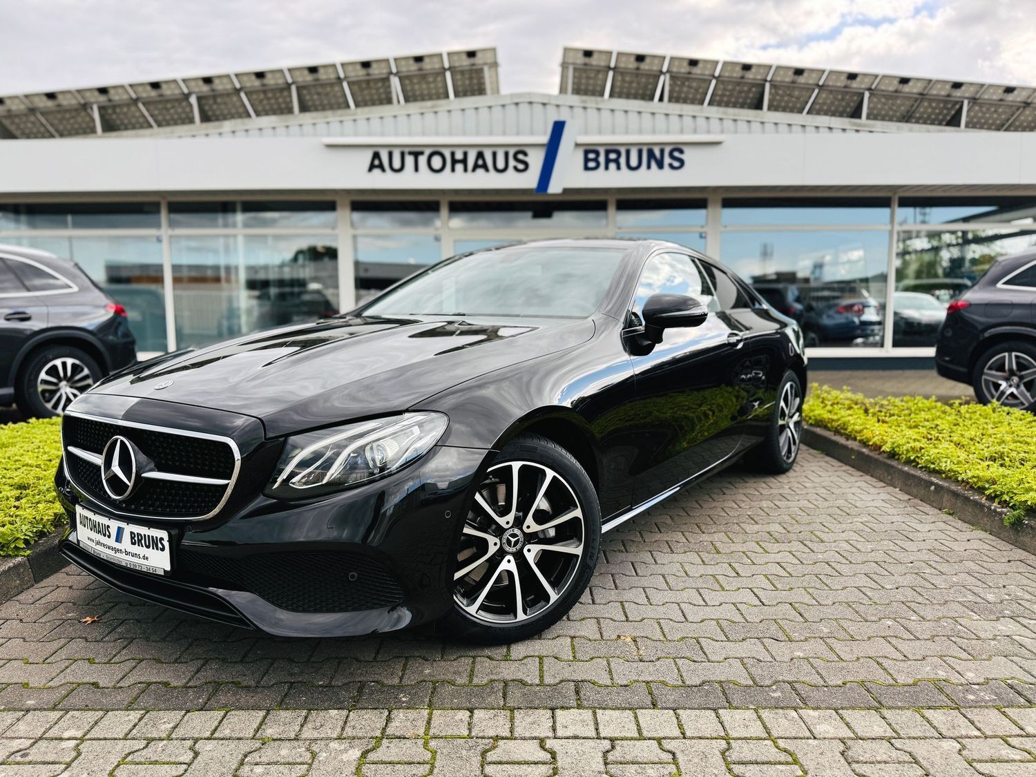 Fahrzeugabbildung Mercedes-Benz E 200 Coupé AVANTGARDE, AHK schw., RFK, Totw., L