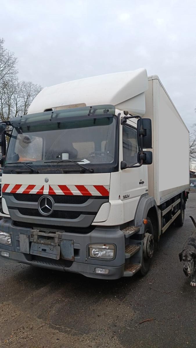 Mercedes-Benz Axor 1824 Koffer