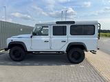 Land Rover Defender 110 Td4 Station Wagon E - weiße Land Rover Defender