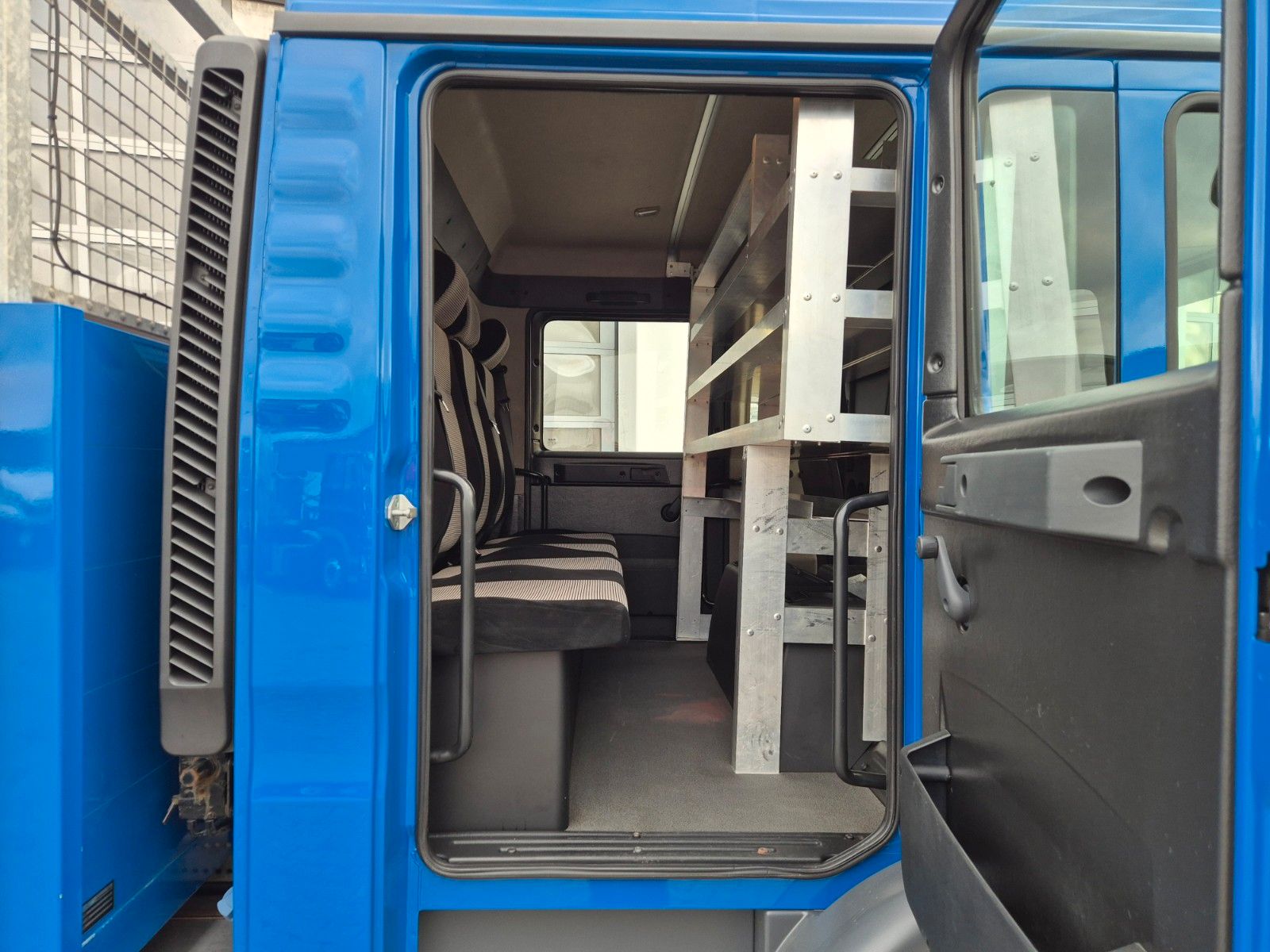 Fahrzeugabbildung MAN TGL 8.220 4x2 BL Doka 7 Sitze AHK Klima Standh.