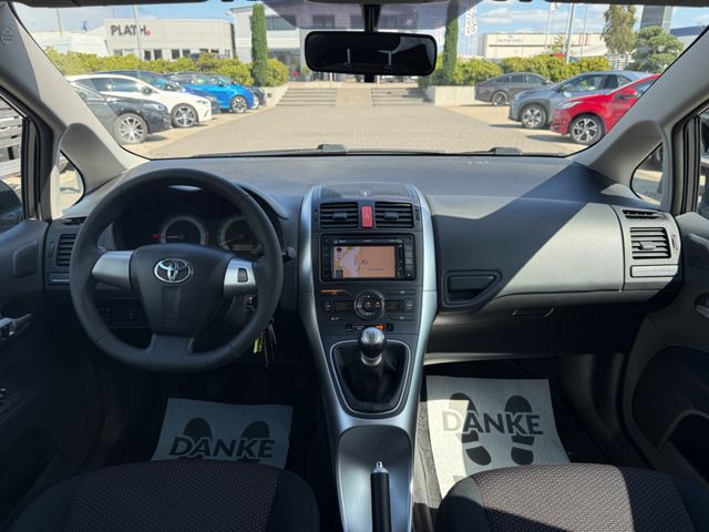 Toyota Auris Club