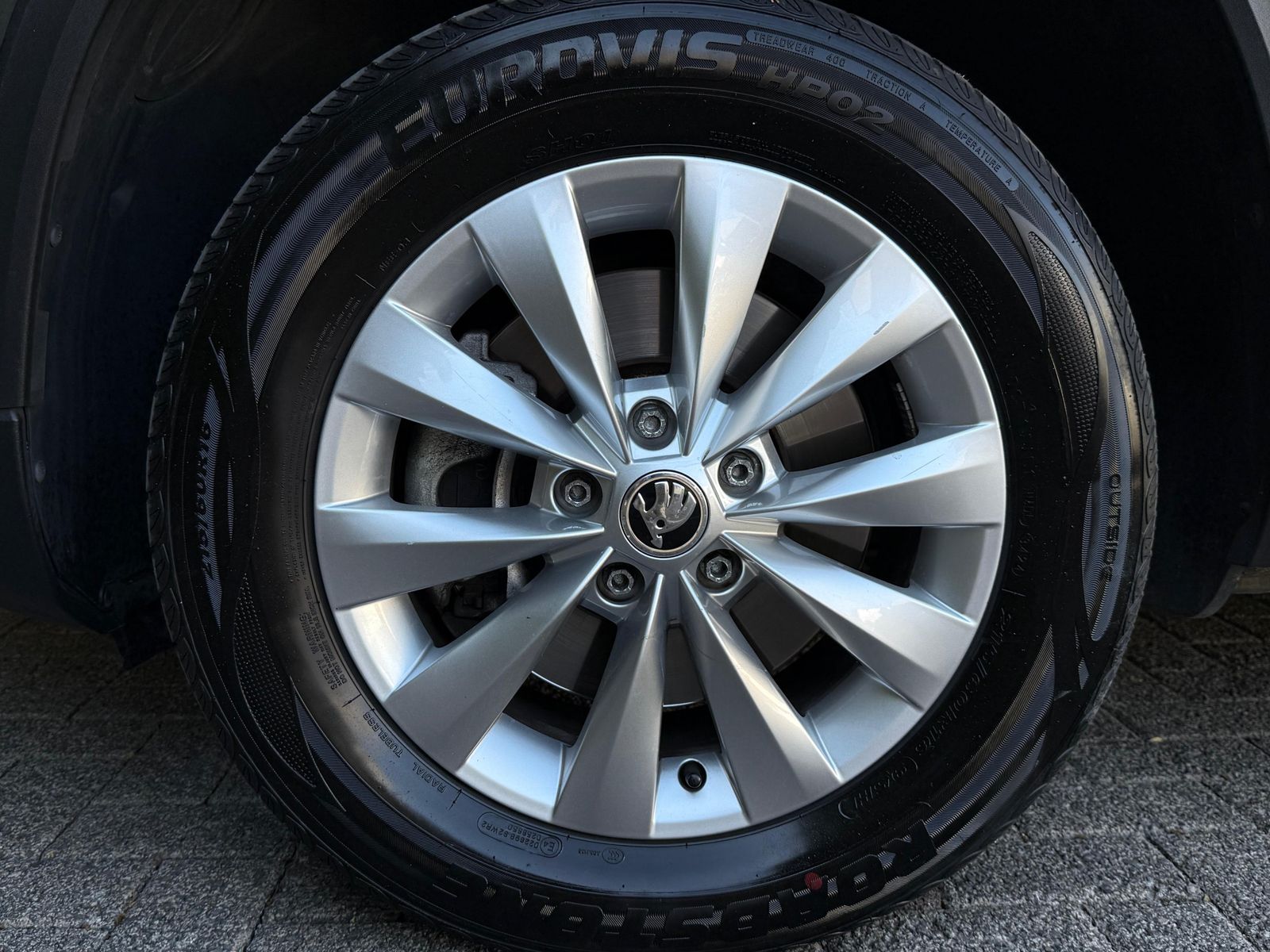 Fahrzeugabbildung SKODA Karoq 1.5 TSI Ambition LED+KAMERA+VIRT+CARPL+DAB