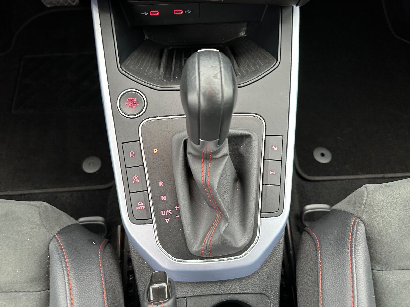 Fahrzeugabbildung SEAT Arona FR 1.5 TSI DSG Navi/LED/ACC/Dinamica