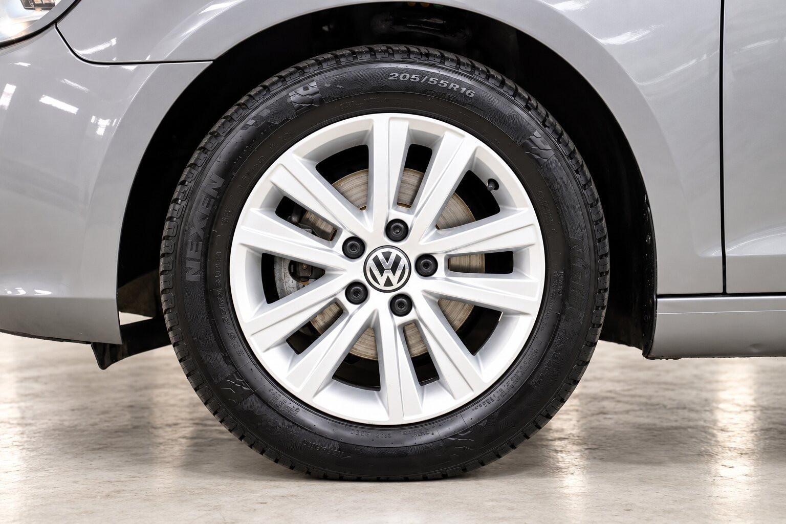 Volkswagen Golf 6 1.2TSI 86PS DSG Style Navi PDC SHZ 1Hand