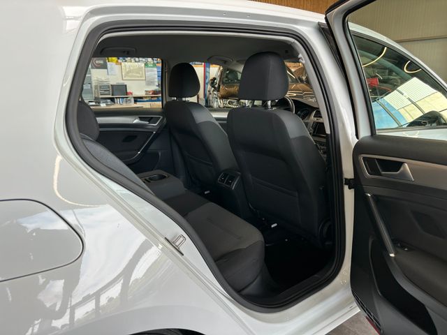MYAUTOCENTER – Gebraucht- und Jahreswagen mit Werkstattservice in Pfaffenhofen Volkswagen Golf VII *TÜV0228*STHZ*KLIMA*NAV*PDC*BLTH*CD*