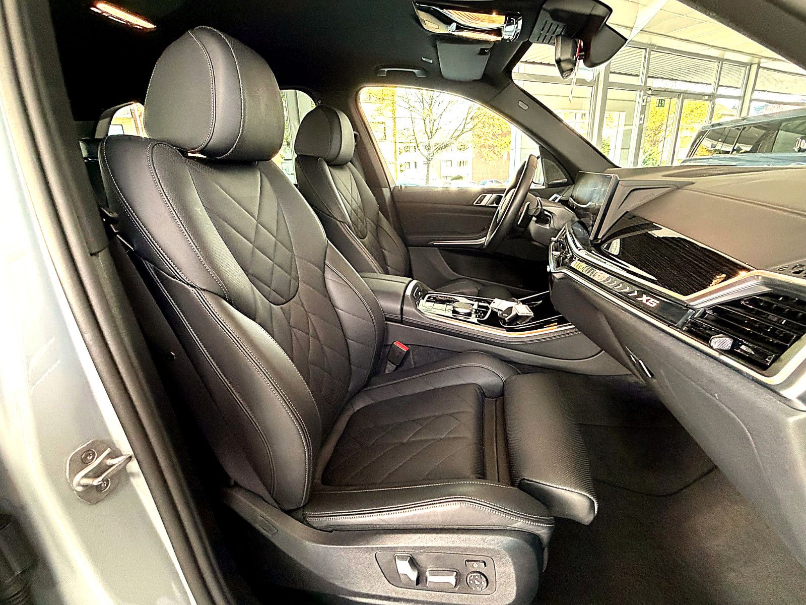 Fahrzeugabbildung BMW X5 30 d xDrive M Sport/HEAD-UP/360°/SOUND/AMBIEN