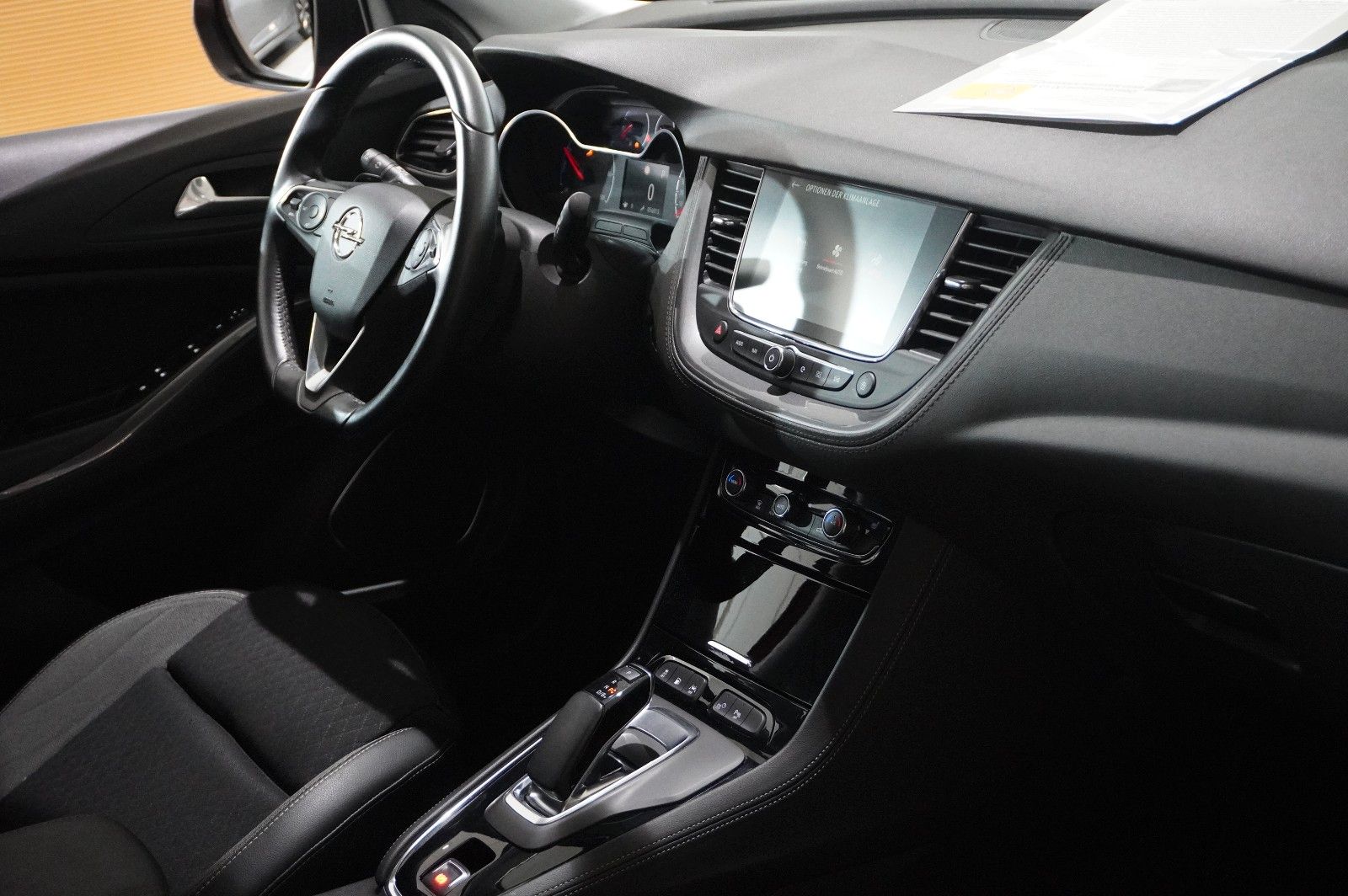Fahrzeugabbildung Opel Grandland (X) 1.6 ELEGANCE HYBRID NAVI/SH/KAMERA