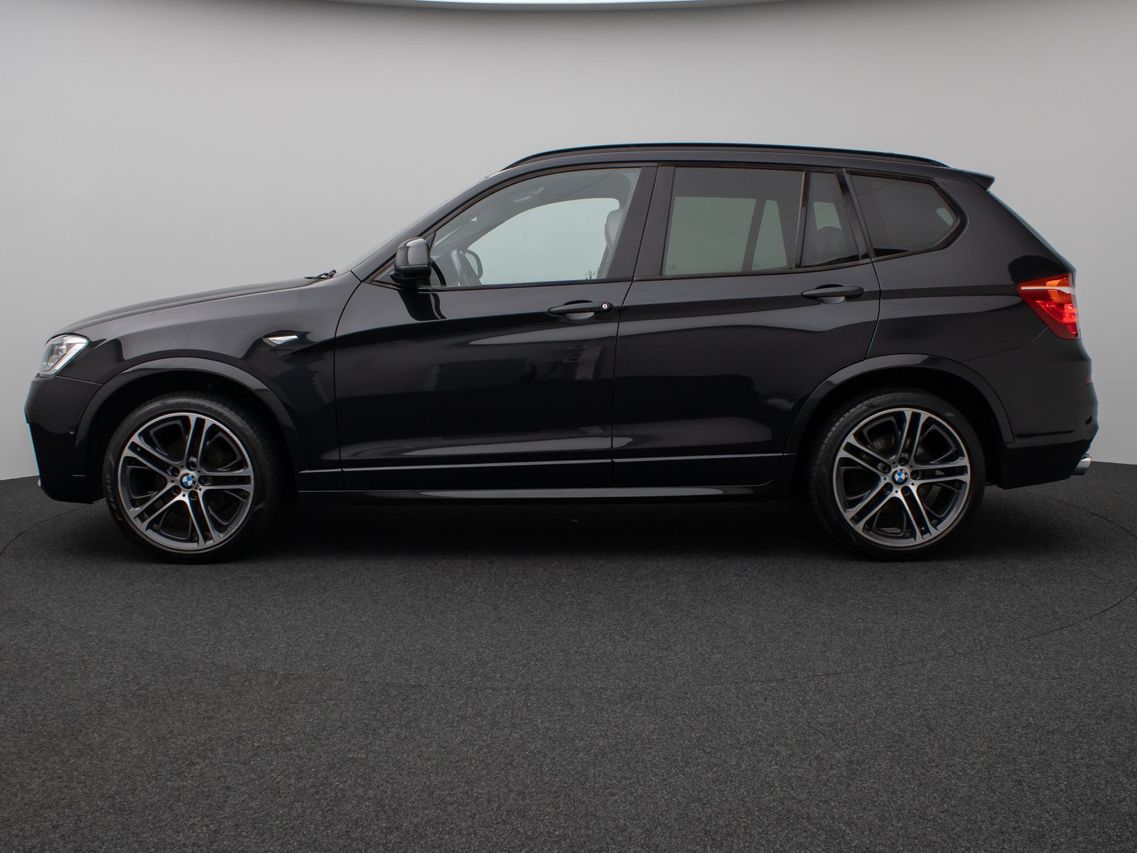 Fahrzeugabbildung BMW X3 xD35d M Sport Panorama Kamera HUD HiFi Komfor