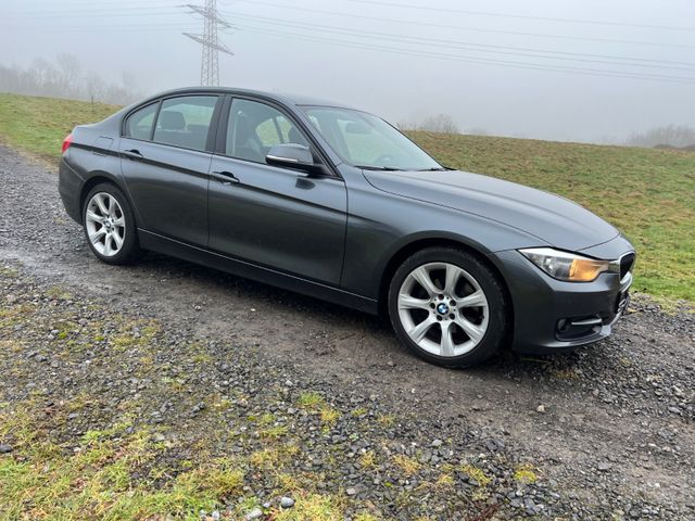 BMW 320 Baureihe 3 Lim. 320 d**LEDER**NAVI**