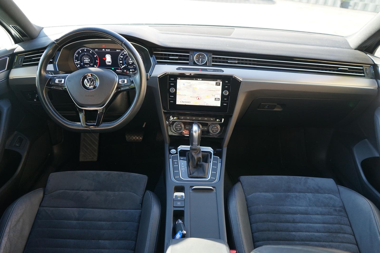 Volkswagen Passat Variant 1.8 TSI DSG R-Line LED Navi ACC