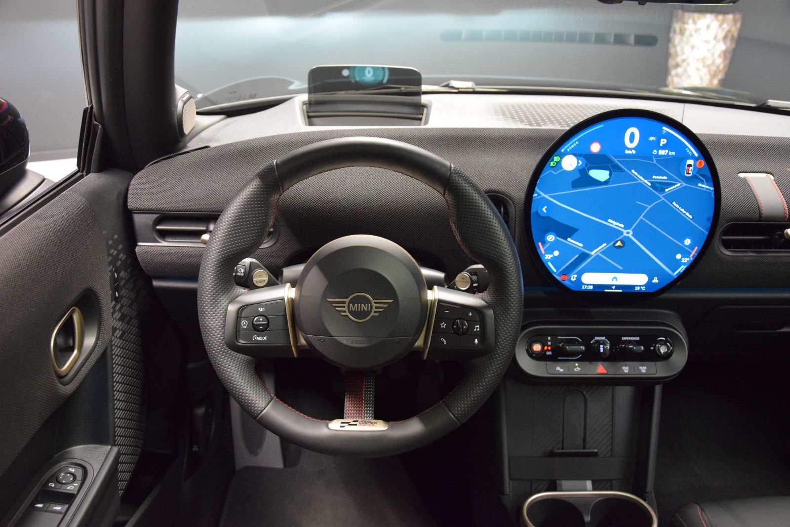 Fahrzeugabbildung MINI Cooper C Pano  ACC DCC 360° Harman Kardon Memory