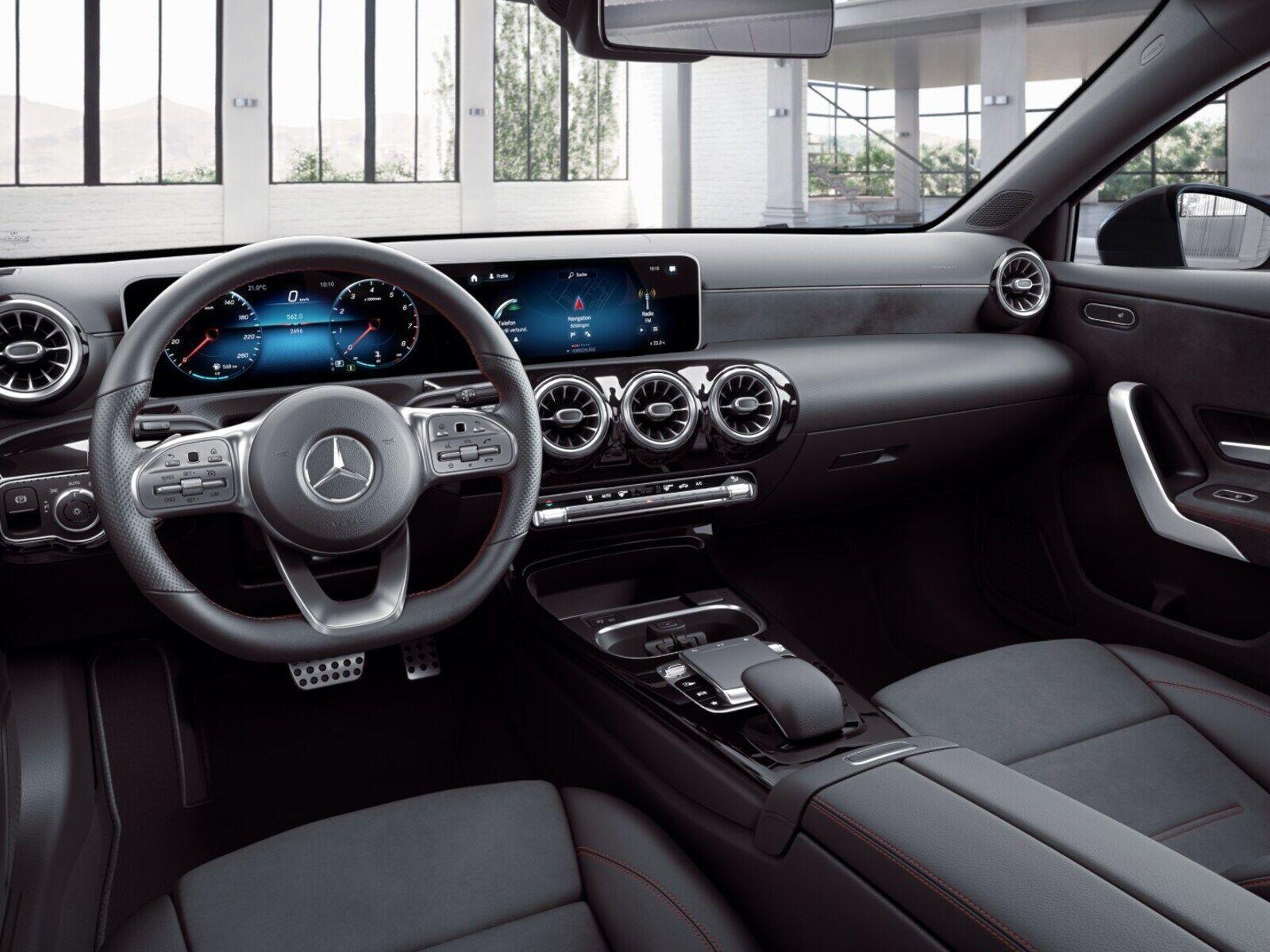 Mercedes-Benz A 180 AMG NIGHT PREMIUM KAMERA PANO SPUR PDC SHD