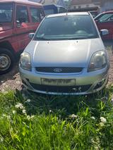 Ford Fiesta Ghia - Ford Fiesta mit Benzin-Antrieb: Kleinwagen, Ghia