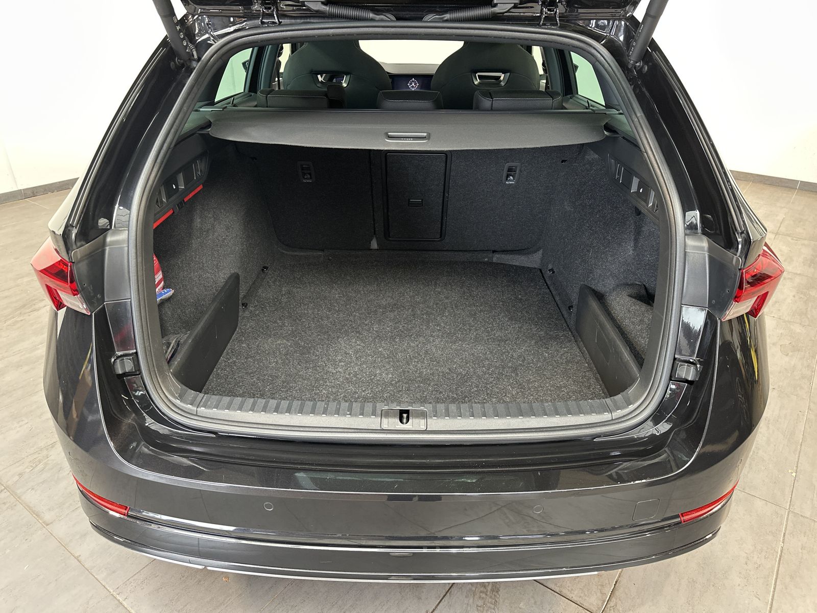 Fahrzeugabbildung SKODA Octavia Combi Sportline NAV+LED+ACC+PANO+HEAD-UP