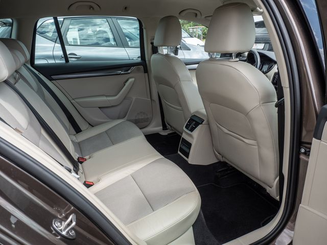 Octavia Combi 1.8 TSI Style PDC SHZ NAVI LED