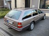 Mercedes-Benz E 220 T S124 Rosenholz/ innen Rot / restauriert - Mercedes-Benz 220 aus 1994