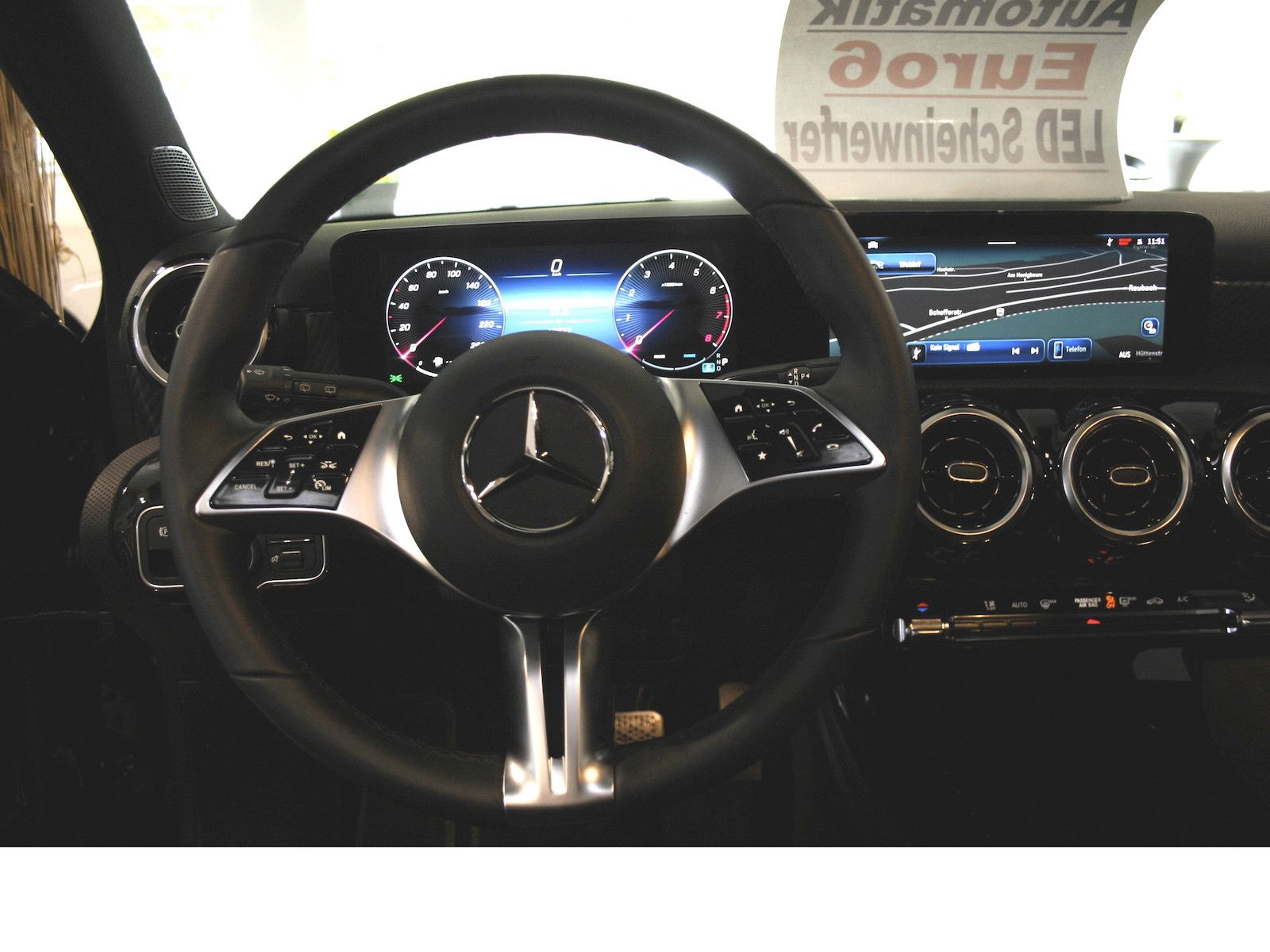 Fahrzeugabbildung Mercedes-Benz A 180 Progres. Line Advanced *Kamera+PTS*LED*