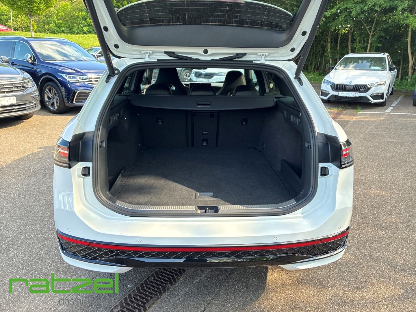 Fahrzeugabbildung Volkswagen Passat Variant R-line 2.0 TDI DSG R-Line Navi Ma