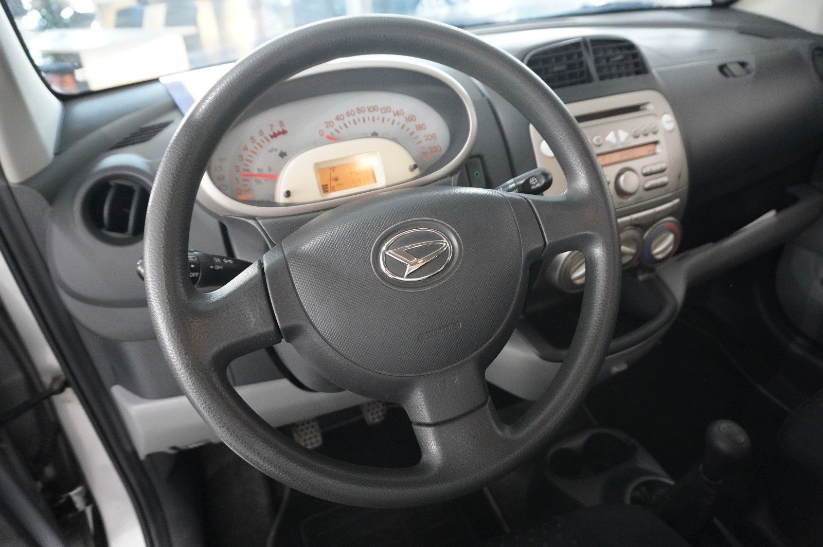 Fahrzeugabbildung Daihatsu Sirion 1.0 5-TÜR KLIMA/CD/AUX/8-FACH/TÜV