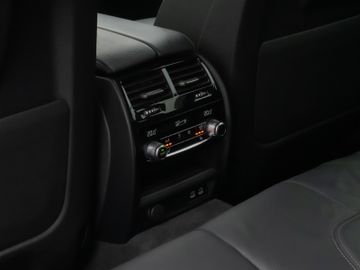 Fahrzeugabbildung BMW 520d Luxury Line Kamera HUD DAB AHK Alarm 19Zoll