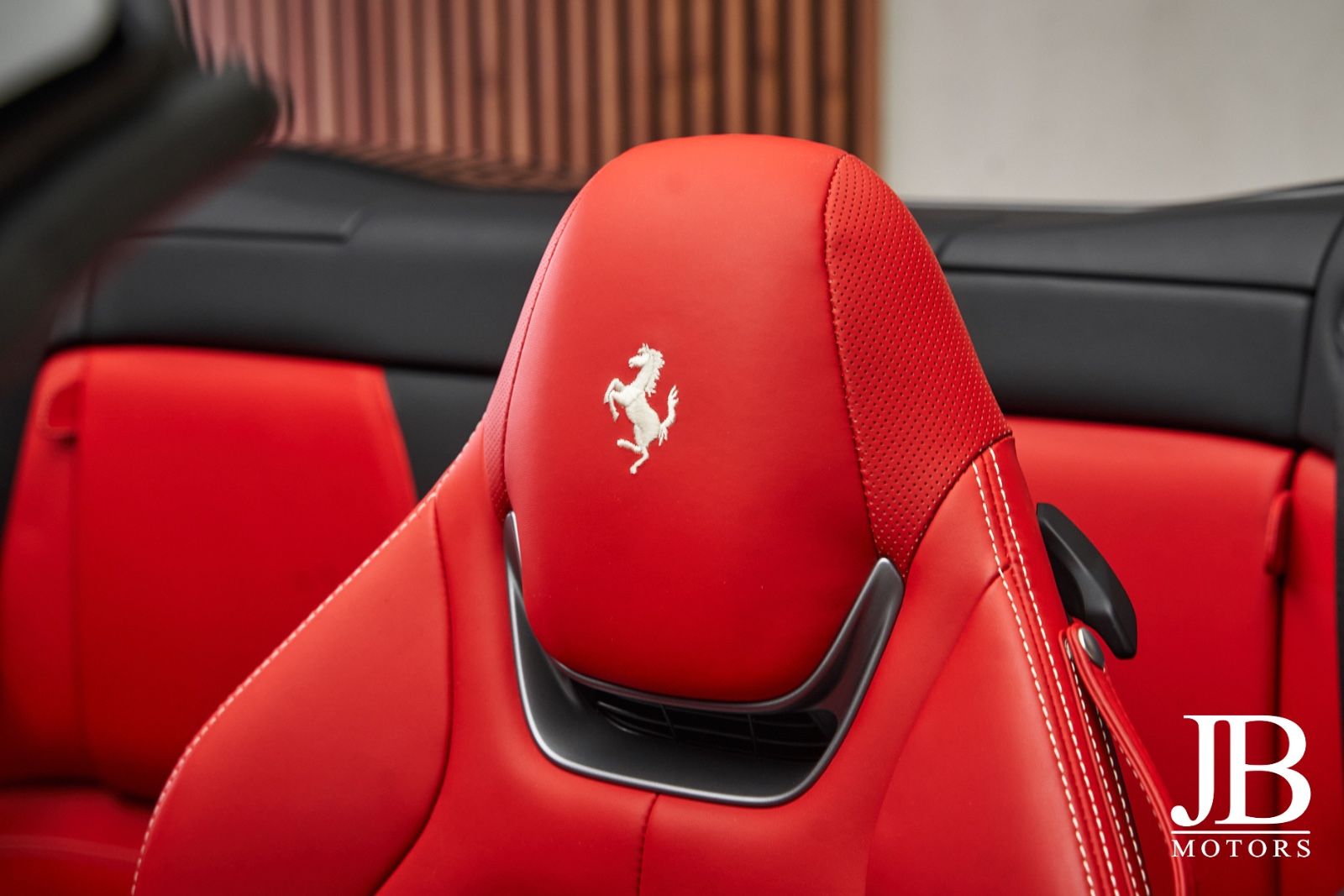 Fahrzeugabbildung Ferrari Portofino M Carbon LED JBL Surround Magneride