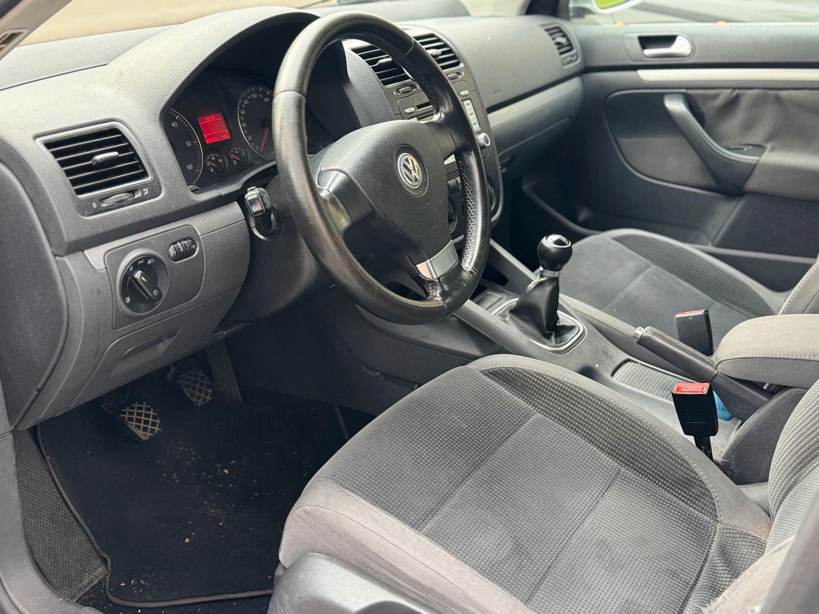 Volkswagen Golf 2008 — interior