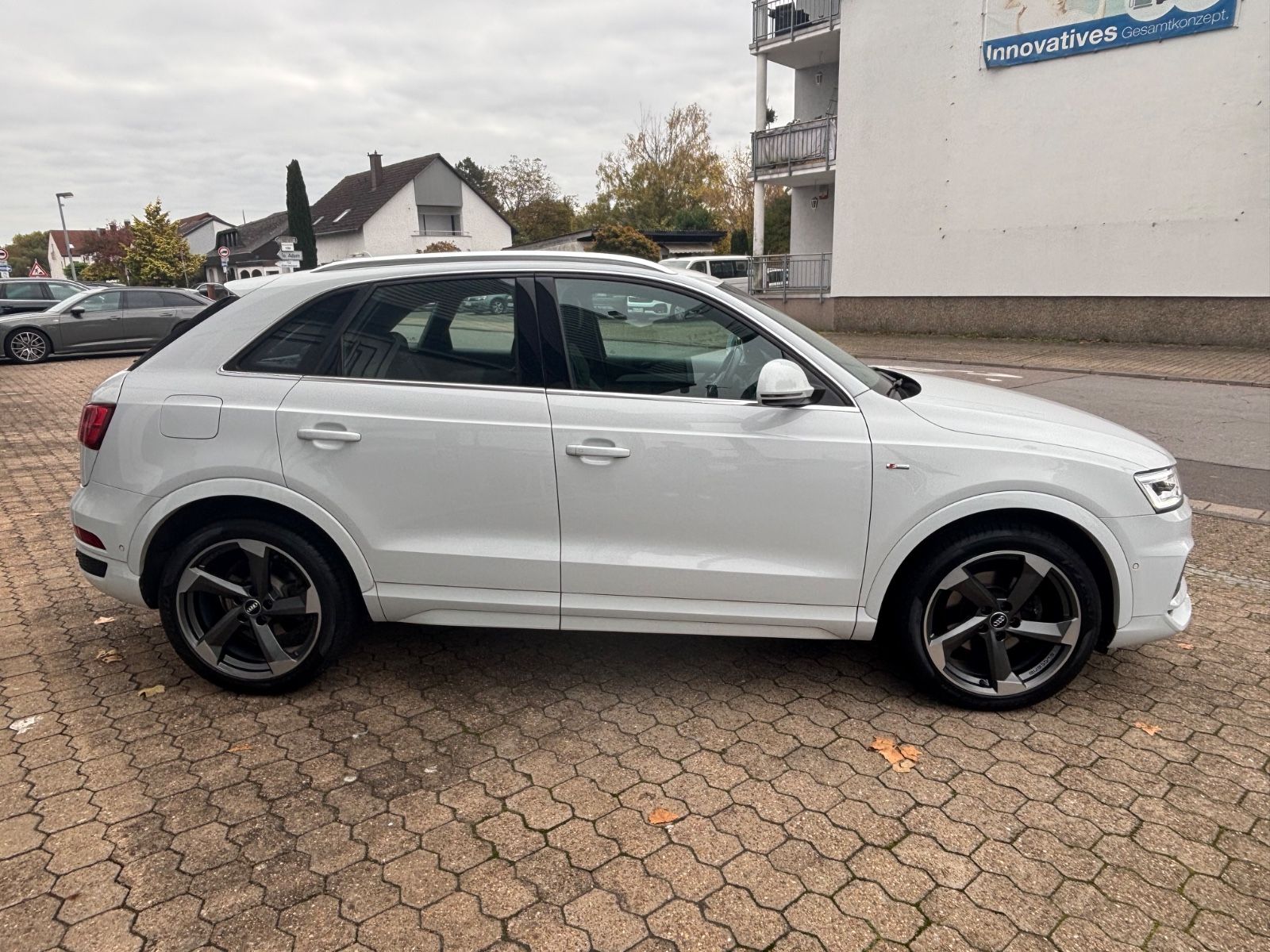 Fahrzeugabbildung Audi Q3 S-line quattro Kam SHZ