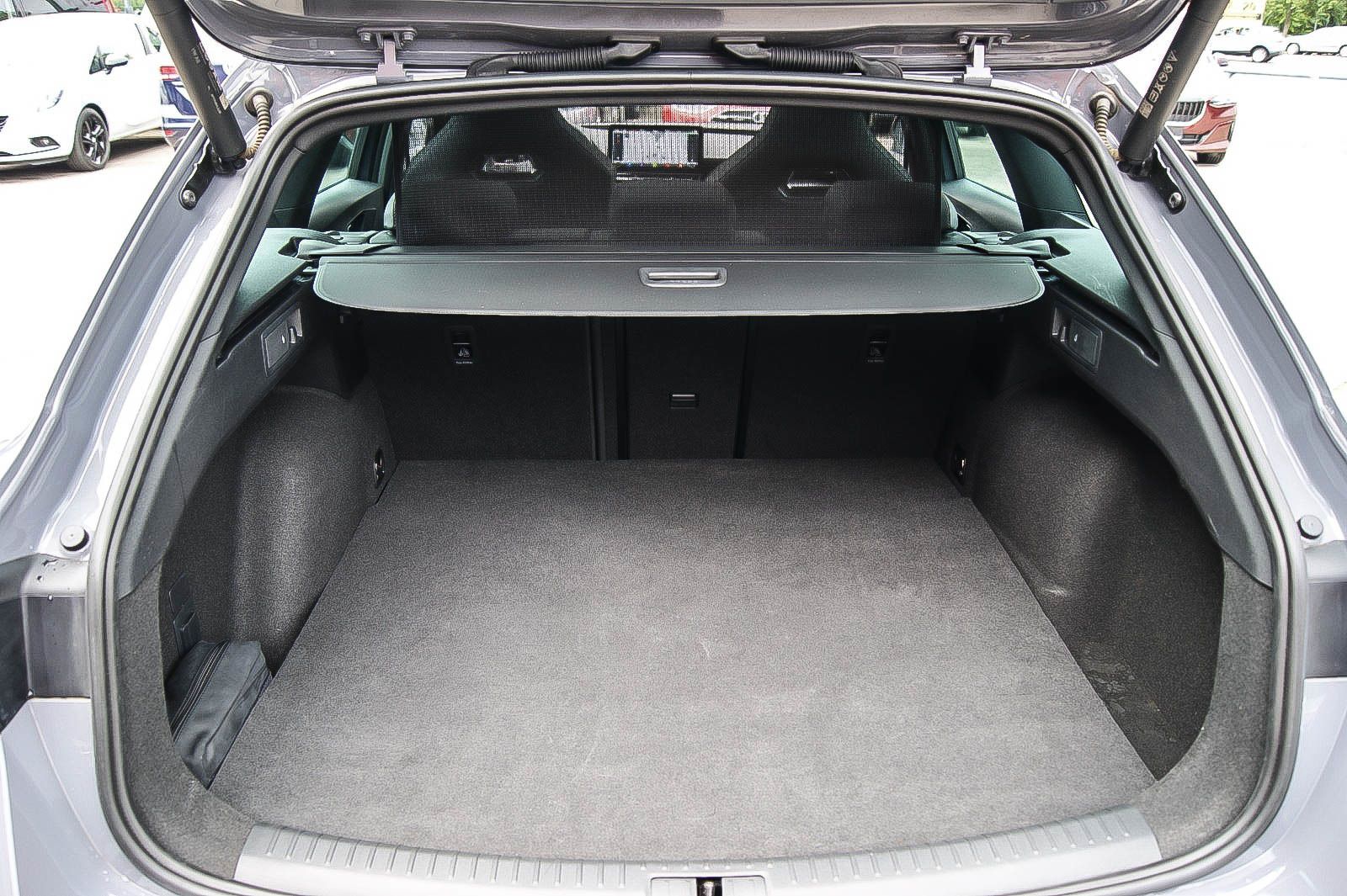 Fahrzeugabbildung CUPRA Leon Sportstourer e-Hybrid PANORAMA CARPLAY ACC