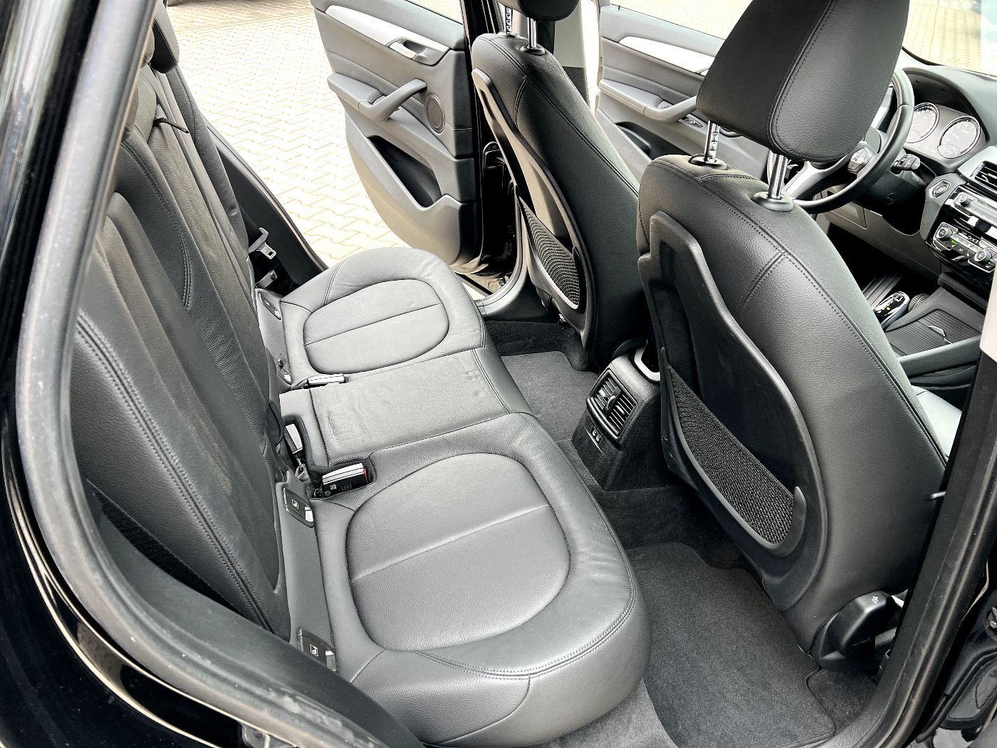 BMW X1 20i xDrive Advantage *Leder Sitzh. DAB PDC* foto 16