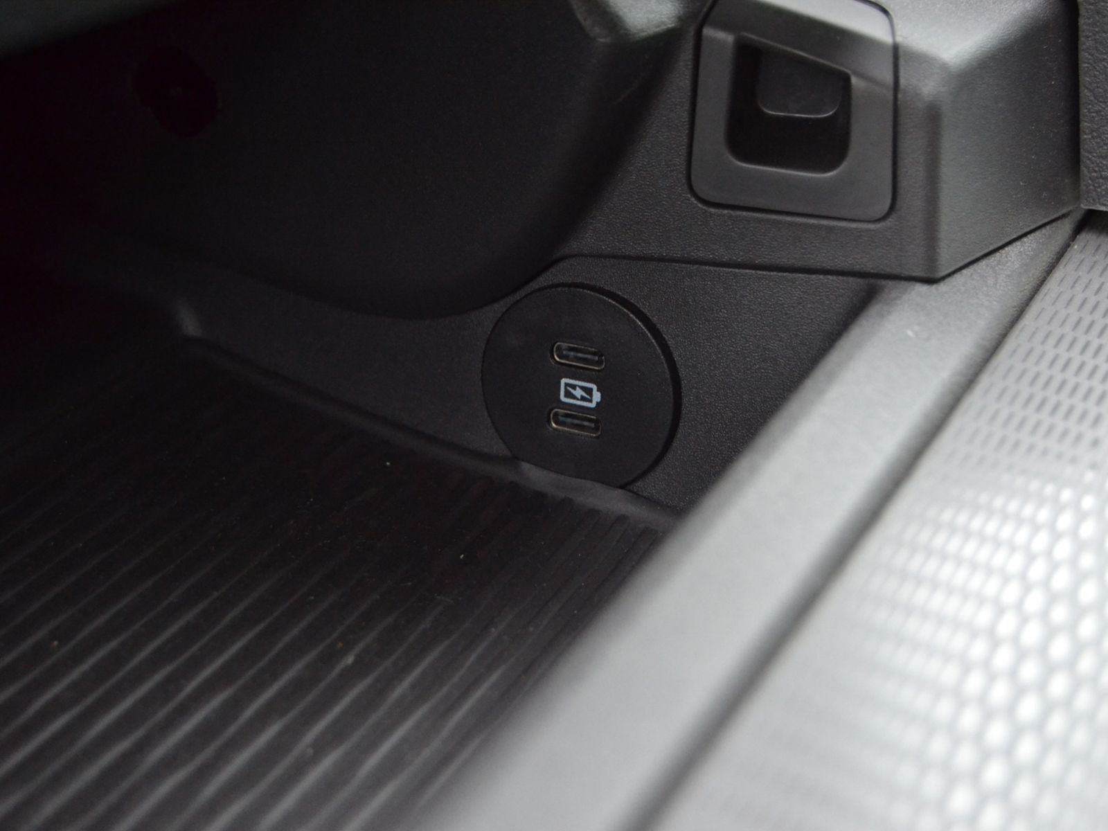 T7 Transporter Kasten 2.0 TDI 150 PS EXTERIEUR/A