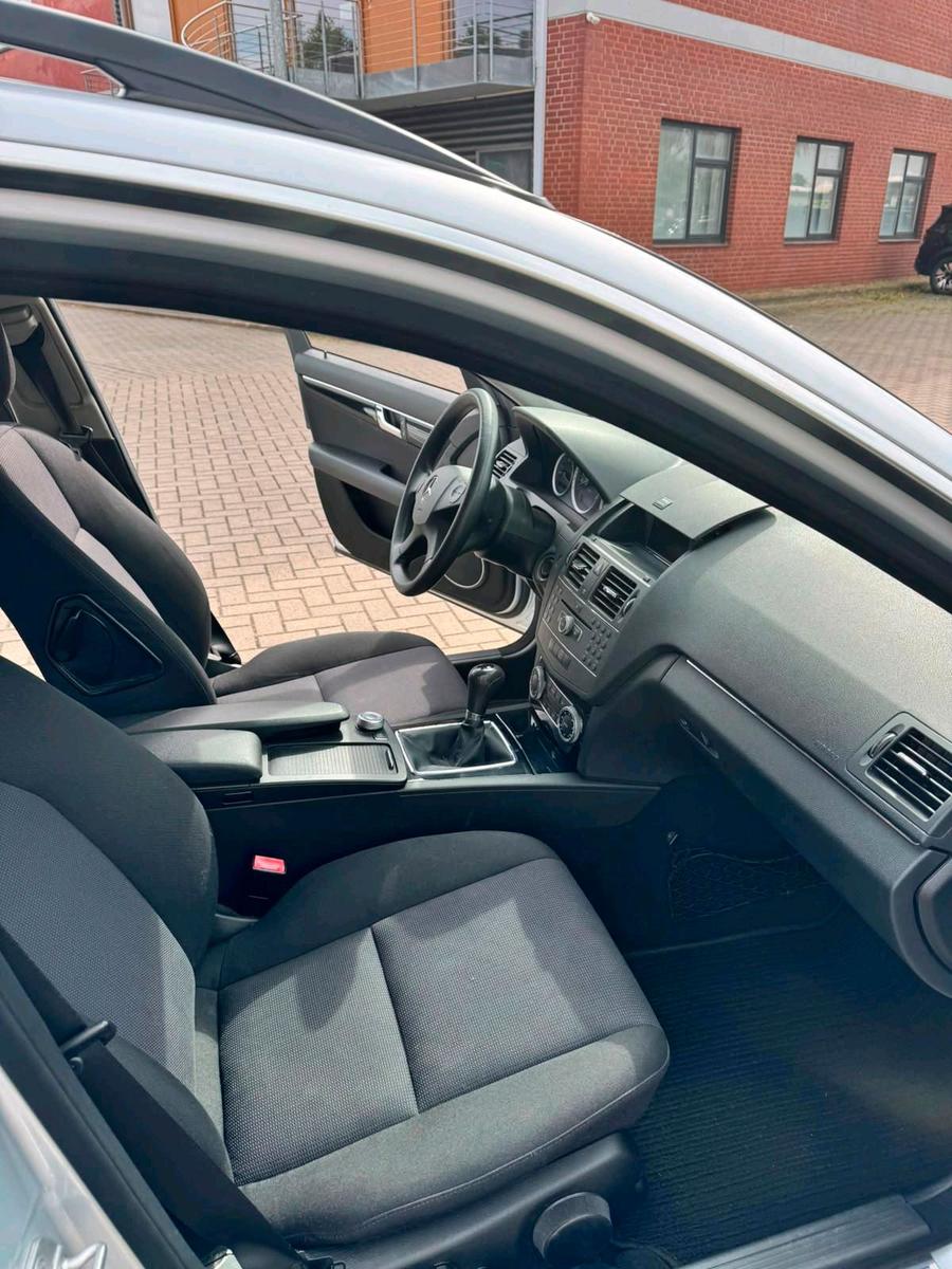 Mercedes-Benz C200 2010 — photo 8
